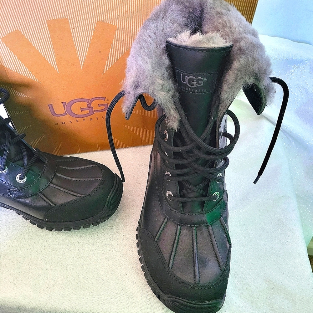 UGG Women's Black Adirondack Winter Boot - size 8